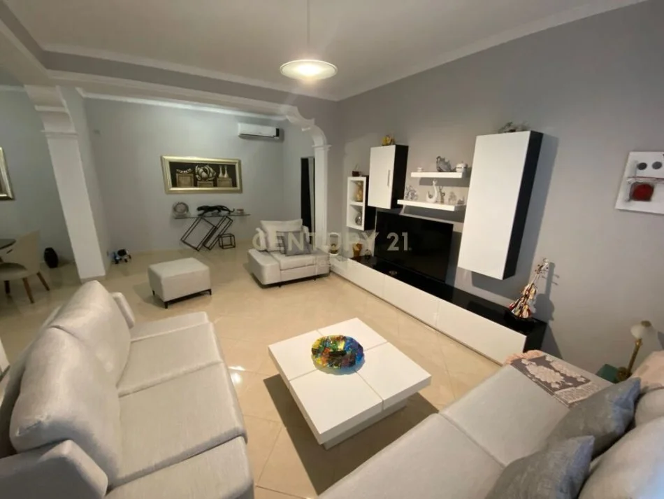 𝐓𝐢𝐫𝐚𝐧𝐞, 𝐬𝐡𝐢𝐭𝐞𝐭 𝐕𝐢𝐥𝐞 , 𝟐𝟕𝟒 𝐦² 𝟑𝟓𝟗.𝟎𝟎𝟎 € (𝐑𝐫𝐮𝐠𝐚 𝐆𝐣𝐨𝐧 𝐌𝐢𝐥𝐢, 𝐁𝐮𝐥𝐞𝐯𝐚𝐫𝐝𝐢 𝐢 𝐑𝐢)