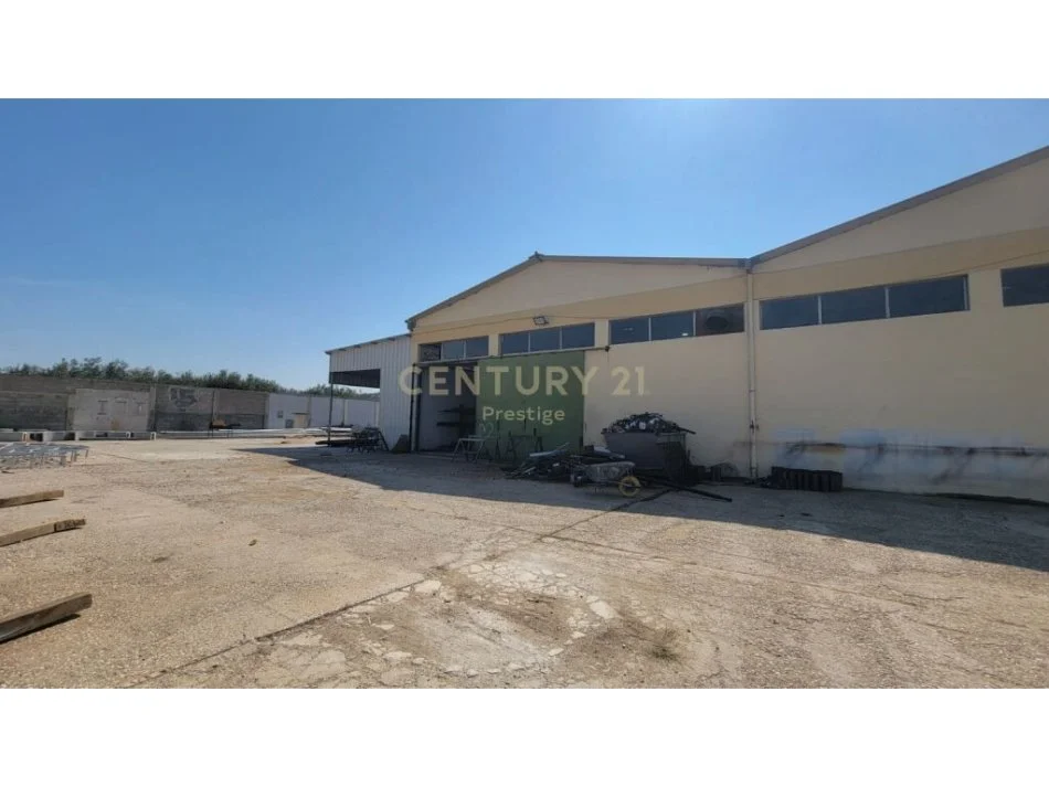 𝐕𝐥𝐨𝐫𝐞, 𝐬𝐡𝐢𝐭𝐞𝐭 𝐚𝐦𝐛𝐣𝐞𝐧𝐭 𝐛𝐢𝐳𝐧𝐞𝐬𝐢 𝐊𝐚𝐭𝐢 𝟏, 𝟔.𝟗𝟕𝟓 𝐦² 𝟔𝟗𝟎.𝟎𝟎𝟎 € (𝐏𝐚𝐧𝐚𝐣𝐚)