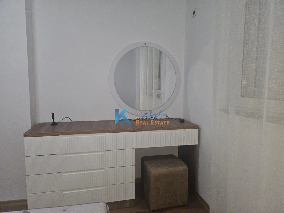 Tirane, jepet me qera apartament 2+1 Kati 1, 79 m² 700 € (Kodra e Diellit, afer Eleonores)