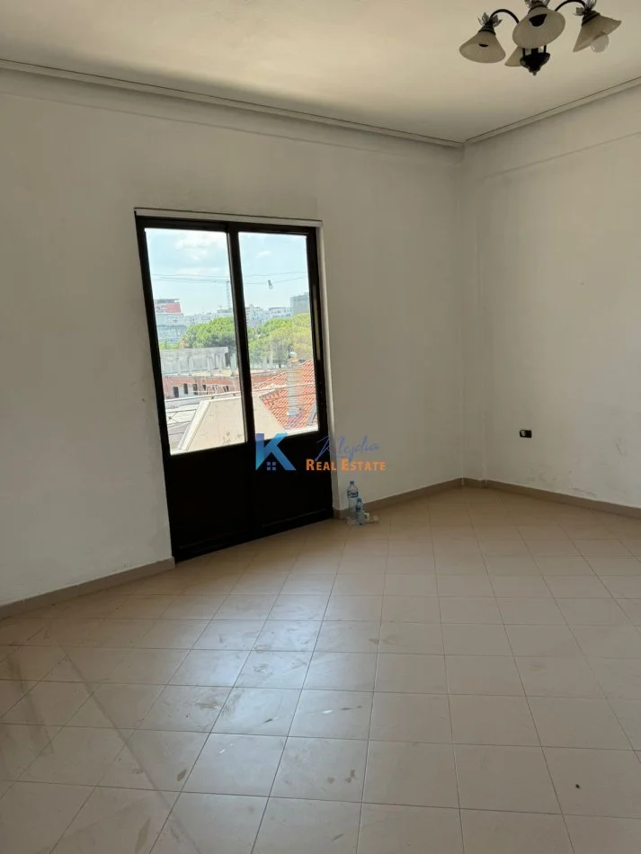 Tirane, shitet apartament 2+1 Kati 5, 115 m² 115.000 € (Laprake, afer Kupoles)