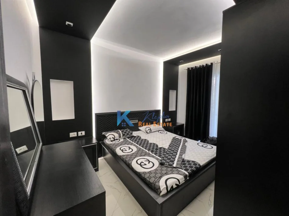 Tirane, jepet me qera apartament 1+1 Kati 1, 55 m² 450 € (rruga Ferit Xhajko, afer ish restorant Durresi)