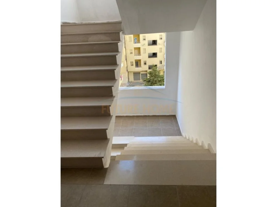 Vlore, shitet apartament 1+1 Kati 5, 77 m² 70.000 € (Pas Parkut Aulona, Vlore)
