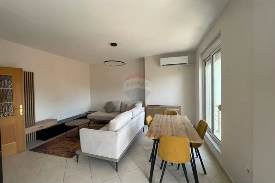 Tirane, jepet me qera apartament 2+1 Kati 3, 110 m² 800 € (Rruga e Kavajës)