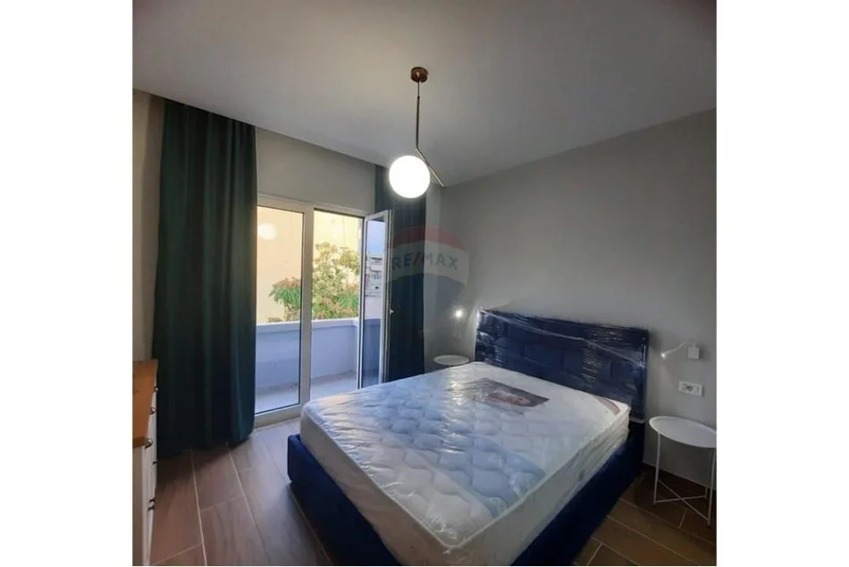 Tirane, jepet me qera apartament 1+1 Kati 4, 60 m² 550 € (Qendër - Kafe Flora)