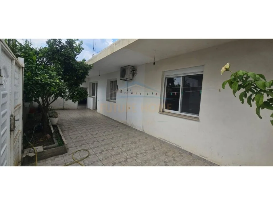 Vlore, shitet shtepi 3+1+ Oficine, Kati 0, 300 m² 140.000 € (Fabrika e Tullave)  RV44054