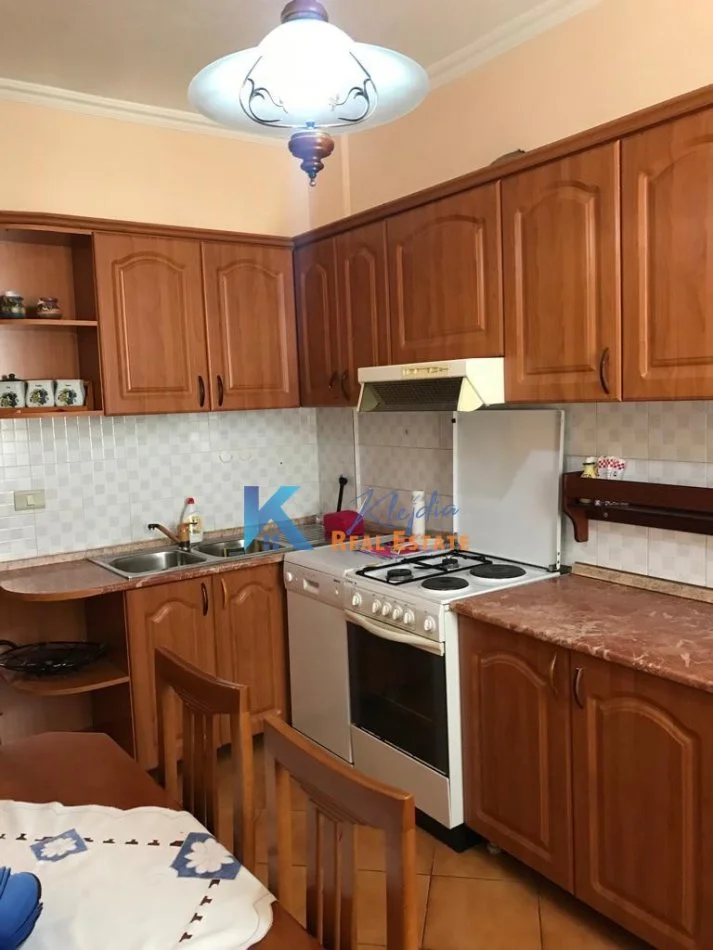 Tirane, jap me qera apartament 2+1+Ballkon , 110 m² 650 € (Myslym Shyr, rruga Islam Alla)