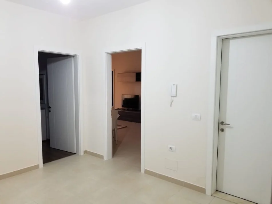 Tirane, jepet me qera apartament 2+1 Kati 7, 100 m² 520 € (kinostudio)