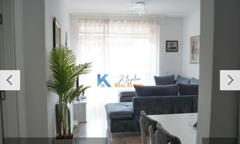 Tirane, jepet me qera apartament 1+1+Ballkon Kati 3, 66 m² 750 € (Qender)