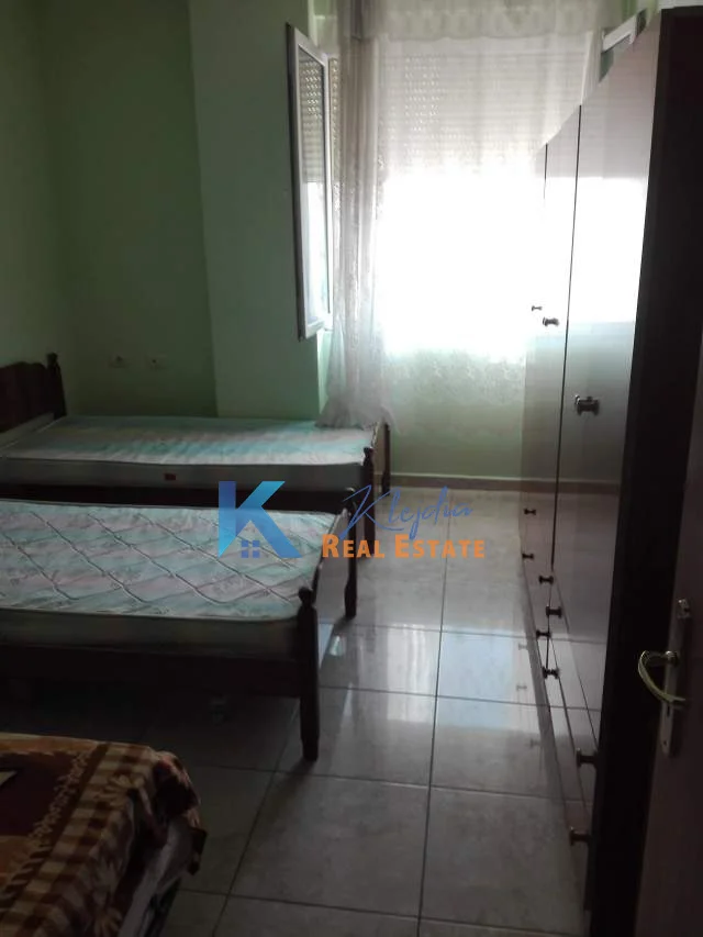 Tirane, jepet me qera apartament 2+1 Kati 5, 100 m² (Kthesa e Kamzes, afer Pallatit te Verdhe)
