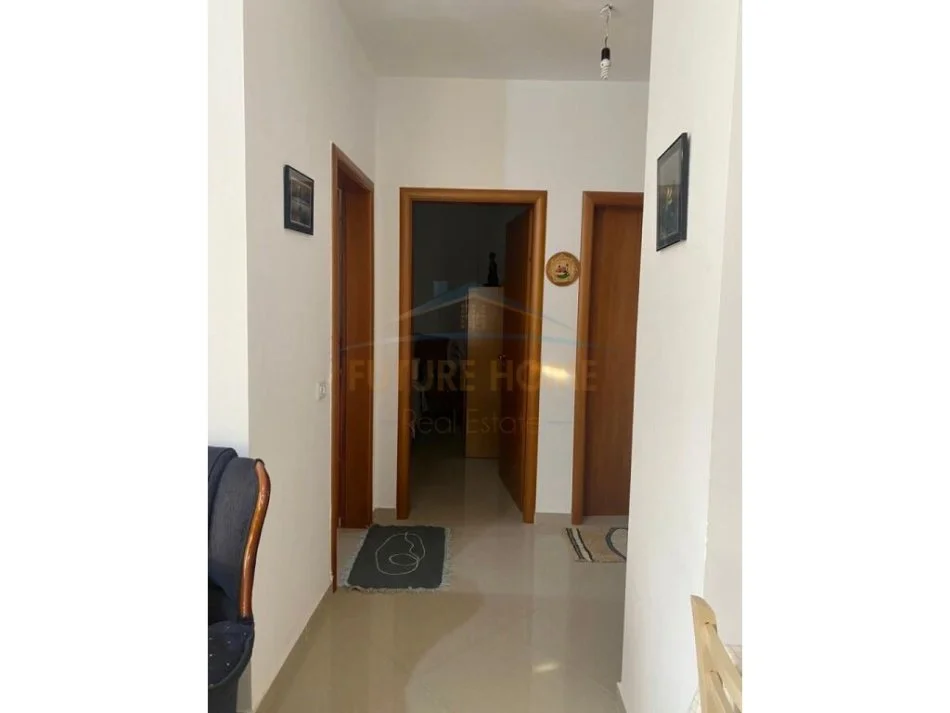Vlore, jepet me qera apartament 2+1 Kati 9, 94 m² 400 € (Plazhi i Vjeter) RV44314