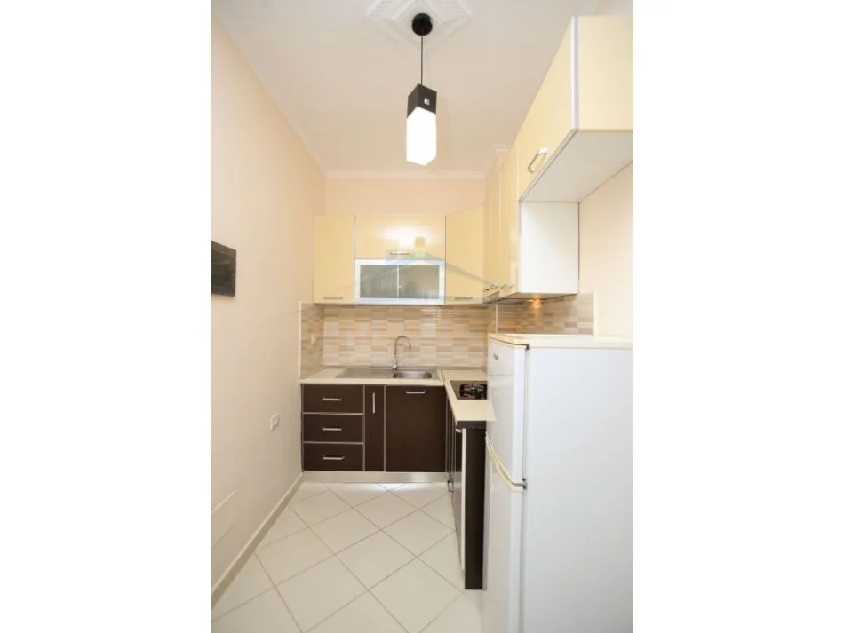 Vlore, jepet me qera apartament 1+1 Kati 4, 60 m² 300 € (Pas Rives, Lungomare) RV44308