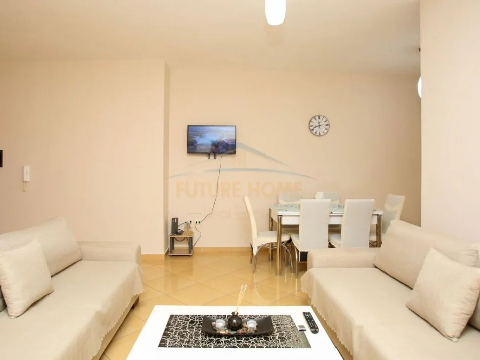 Vlore, jepet me qera apartament 1+1 Kati 6, 60 m² 300 € (Te Klinika Bakaj, Cole) RV44313