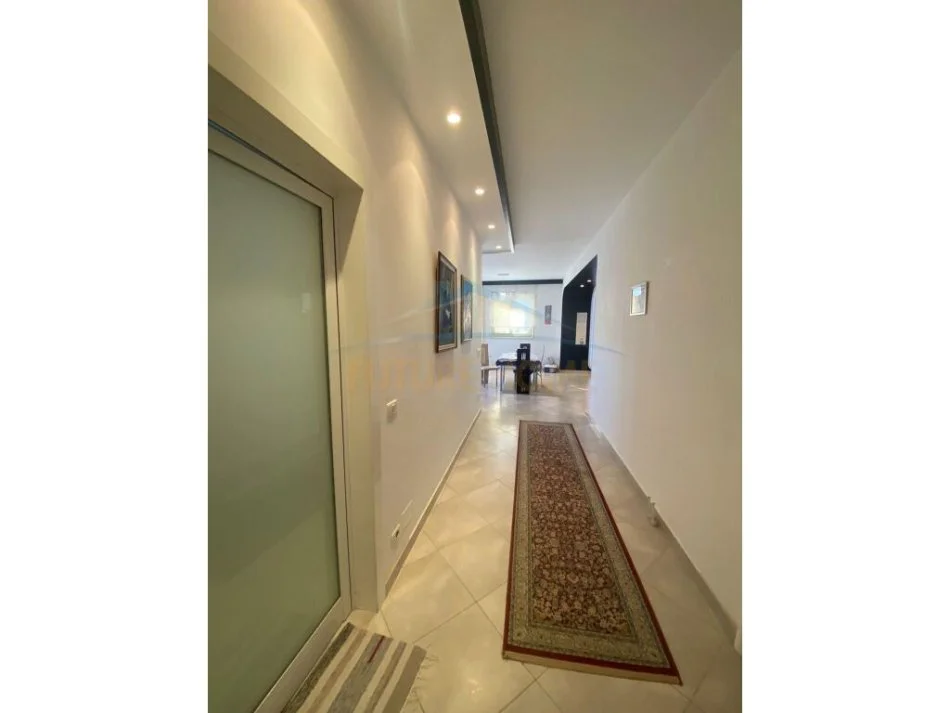 Vlore, shitet Vile 3 Katshe , 397 m² 300.000 € (Lagjia Kushtrimi) RV37000