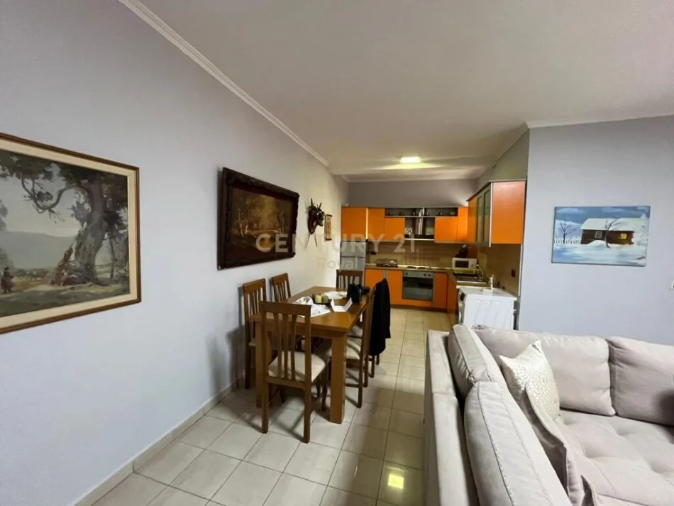 Tirane, shitet Vile 2 Katshe Kati 2, 200 m² 175.000 € (Adresa: Ish Restorant Durresi, Rruga e Dibrës)