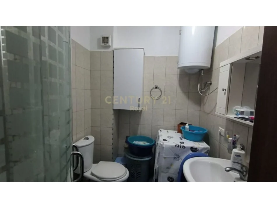 𝐓𝐢𝐫𝐚𝐧𝐞, 𝐬𝐡𝐢𝐭𝐞𝐭 𝐚𝐩𝐚𝐫𝐭𝐚𝐦𝐞𝐧𝐭 𝟏+𝟏 𝐊𝐚𝐭𝐢 𝟐, 𝟕𝟓 𝐦² 𝟗𝟔.𝟑𝟎𝟎 € (𝐀𝐥𝐢 𝐃𝐞𝐦𝐢)