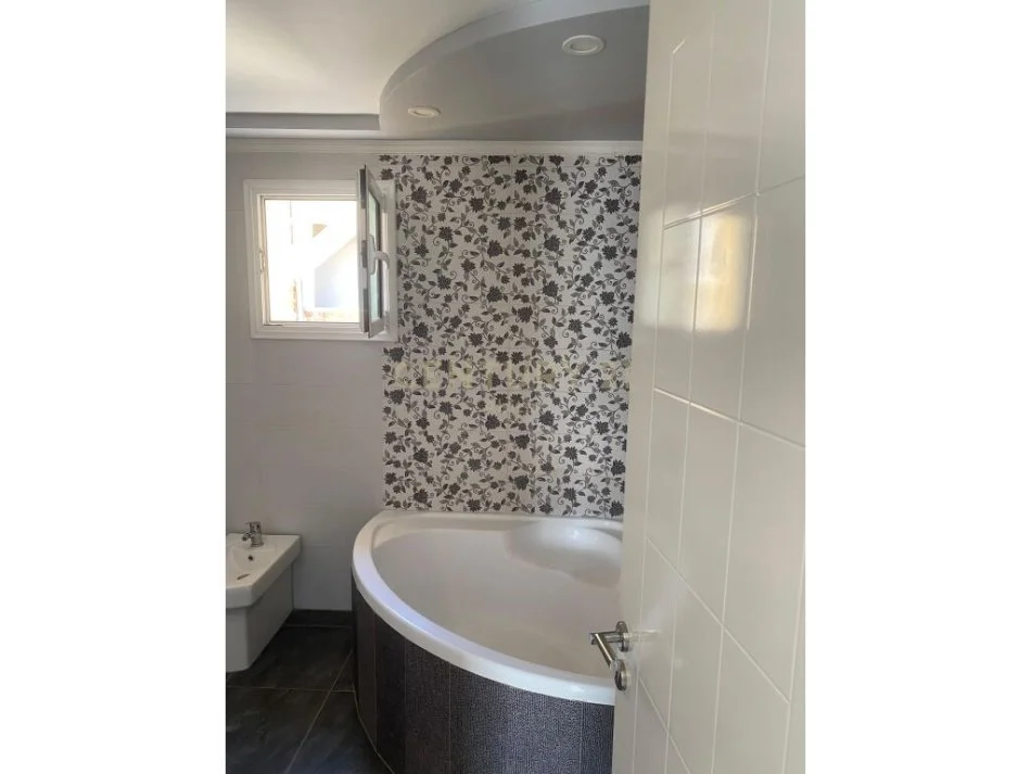 Tirane, jepet me qera apartament 2+1 Kati 4, 160 m² 700 € (elbasanit)