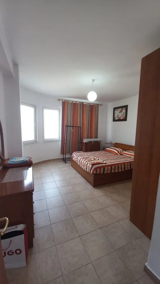 Tirane, jepet me qera apartament 2+1 Kati 2, 550 € (kodra e diellit)