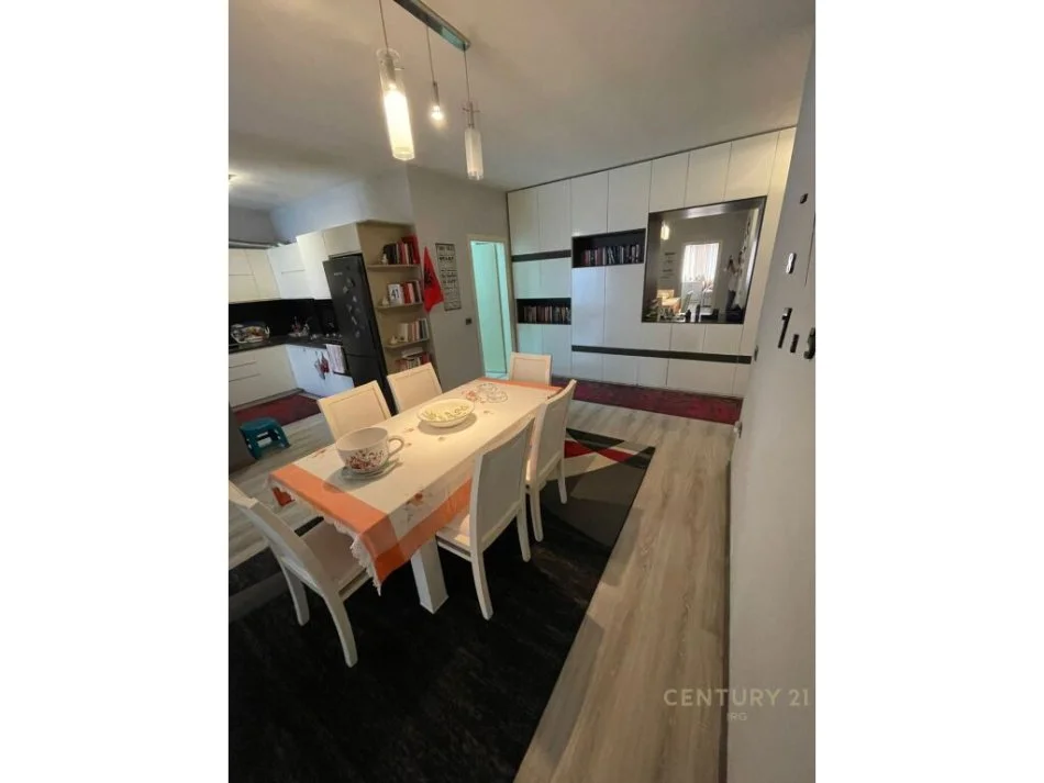 𝐓𝐢𝐫𝐚𝐧𝐞, 𝐬𝐡𝐢𝐭𝐞𝐭 𝐚𝐩𝐚𝐫𝐭𝐚𝐦𝐞𝐧𝐭 𝟐+𝟏 𝐊𝐚𝐭𝐢 𝟔, 𝟏𝟎𝟔 𝐦² 𝟏𝟑𝟖.𝟎𝟎𝟎 € (𝐘𝐳𝐛𝐞𝐫𝐢𝐬𝐡𝐭)