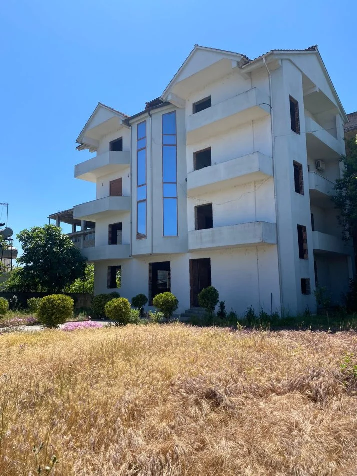 Tirane, shitet Vile 3 Katshe Kati 4, 1.000 m² 570.000 € 