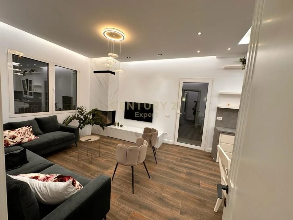 𝐓𝐢𝐫𝐚𝐧𝐞, 𝐣𝐞𝐩𝐞𝐭 𝐦𝐞 𝐪𝐞𝐫𝐚 𝐕𝐢𝐥𝐞 𝟒+𝟏 , 𝟏𝟖𝟗 𝐦² 𝟑.𝟎𝟎𝟎 € (𝐌𝐮𝐥𝐥𝐞𝐭)