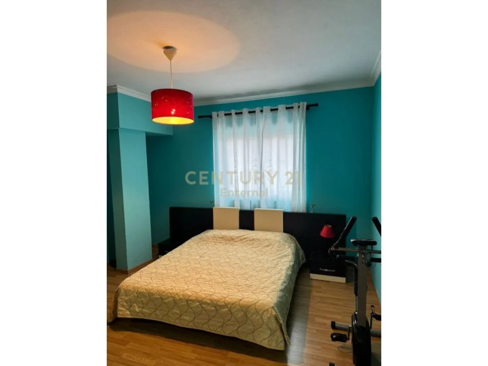 Tirane, jepet me qera apartament 2+1 Kati 2, 