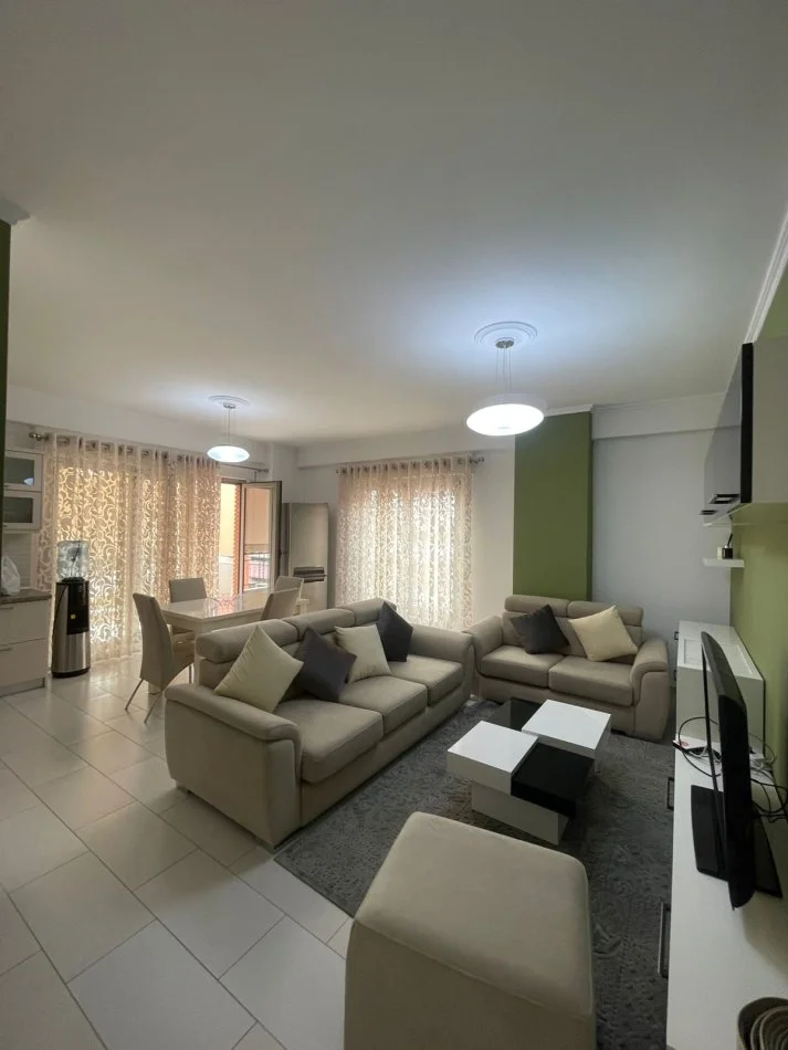Tirane, jepet me qera apartament 2+1+Ballkon Kati 5, 110 m² 1.000 € (rruga e kavajes)