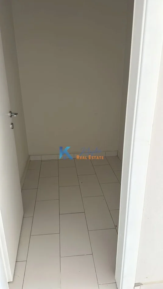 Tirane, jap me qera apartament 1+1+Ballkon Kati 11, 70 m² 400 € (1+1+depo per qira te kompleksi Golden Park)