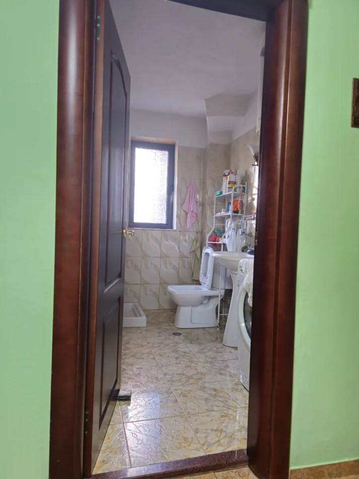 Tirane, shitet apartament 2+1 Kati 1, 75 m² 77.000 € 