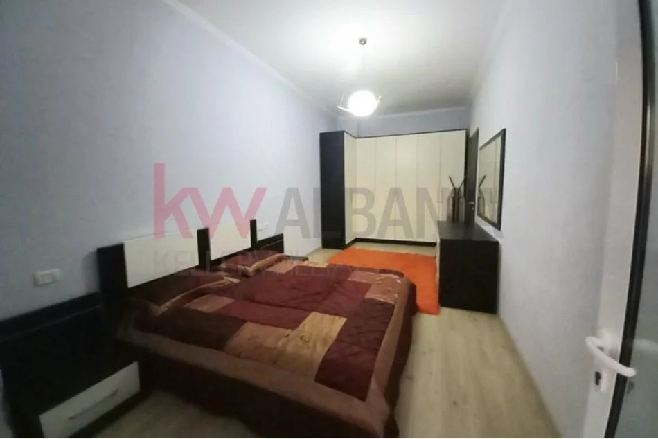 Tirane, shitet apartament 2+1 Kati 1, 88 m² 