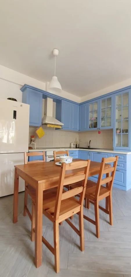 Vlore, jepet me qera apartament 1+1+Ballkon Kati 1, 70 m² 800 € (uji i ftohte vlore)