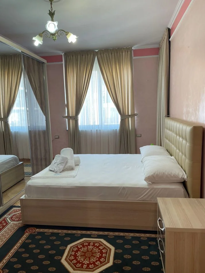 Tirane, jepet me qera 1+1+Ballkon Kati 9, 70 m² 700 € (rruga e kosovareve)