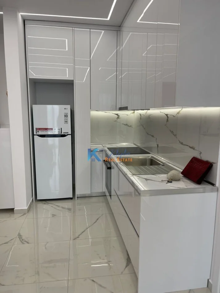 Tirane, jap me qera apartament 1+1+Ballkon Kati 5, 75 m² 600 € (Kodra e Diellit)