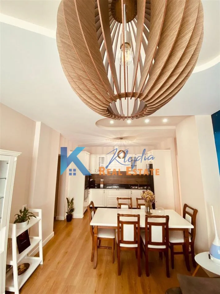 Tirane, jap me qera apartament 2+1+Ballkon Kati 1, 89 m² 65.000 Leke (Liqeni i Thate)