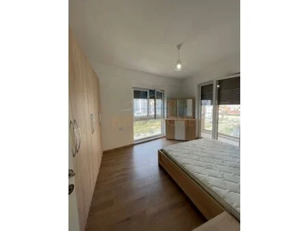 Tirane, jepet me qera apartament 3+1 Kati 3, 118 m² 650 € (Ish Profarma, Porcelan, Tiranë AREA45564)