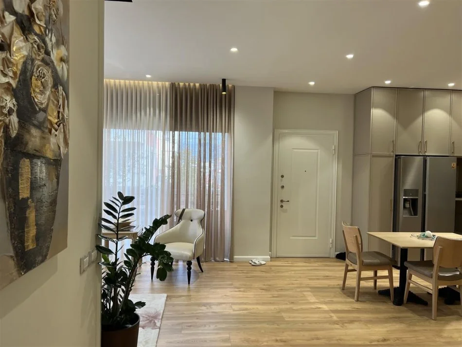 Tirane, jap me qera apartament 3+1+Ballkon Kati 0, 175 m² 950 € (Rrethrrotullimi i Selites)