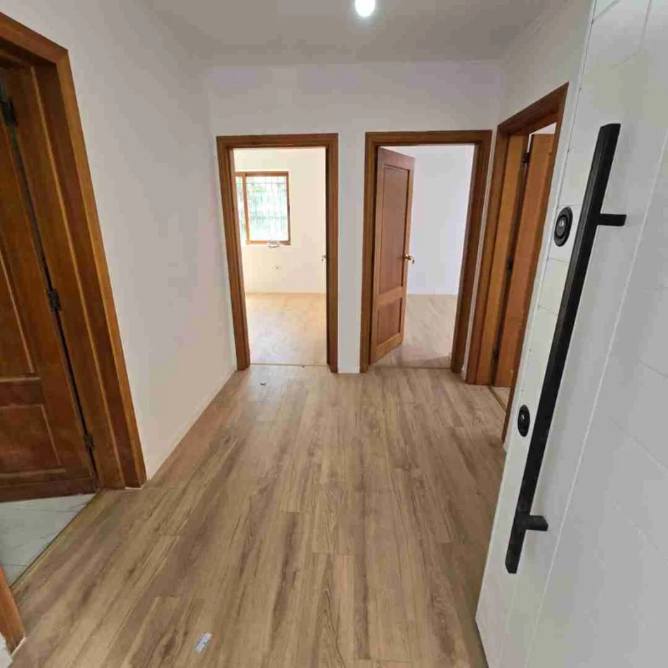 Tirane, shitet apartament 2+1+Ballkon Kati 1, 81 m² 138.000 € (Ali Demi)