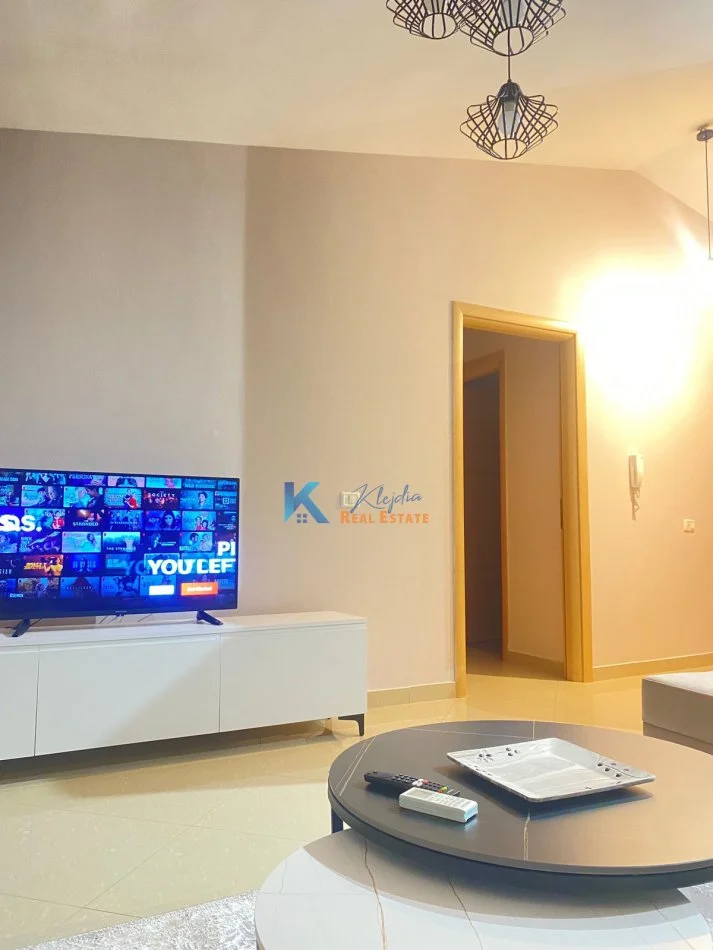 Tirane, jap me qera apartament 2+1+Ballkon Kati 5, 102 m² 750 € (Liqeni i Thate)