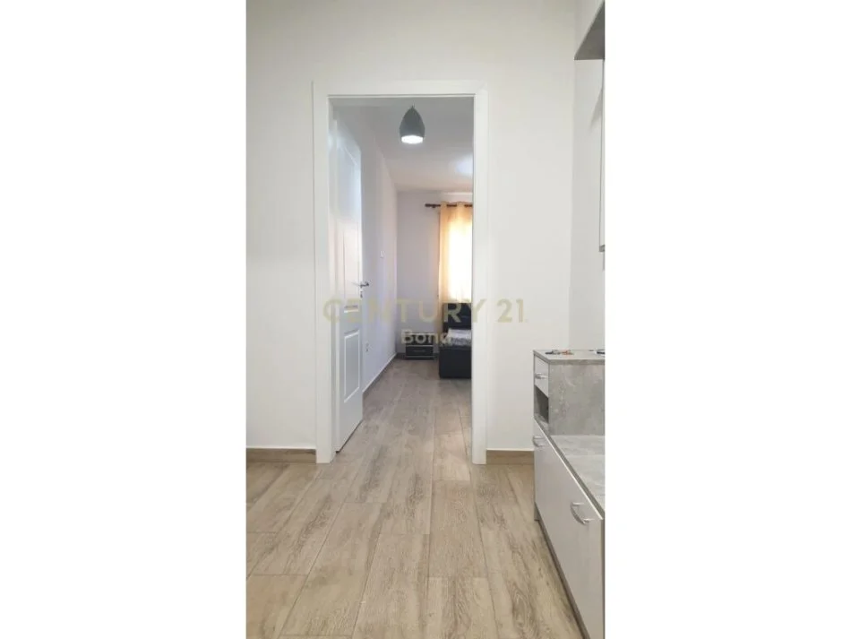 Tirane, jepet me qera apartament 2+1+Ballkon Kati 2, 105 m² 550 € (Rruga Tom Plezha)