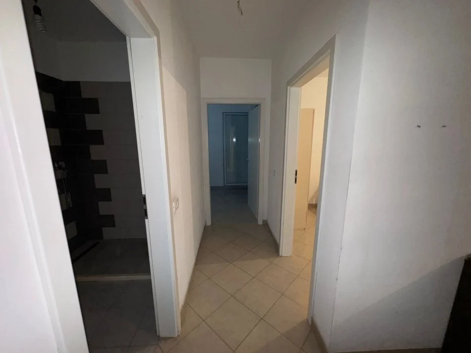 Tirane, jepet me qera apartament 2+1+Ballkon Kati 5, 520 € (siri kodra)