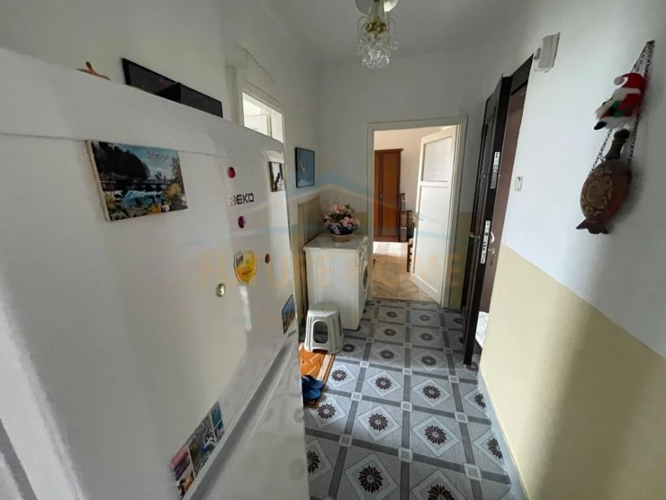 Korce, shitet apartament 1+1+Ballkon Kati 5, 55 m² (Lagjia 15, Korçë)