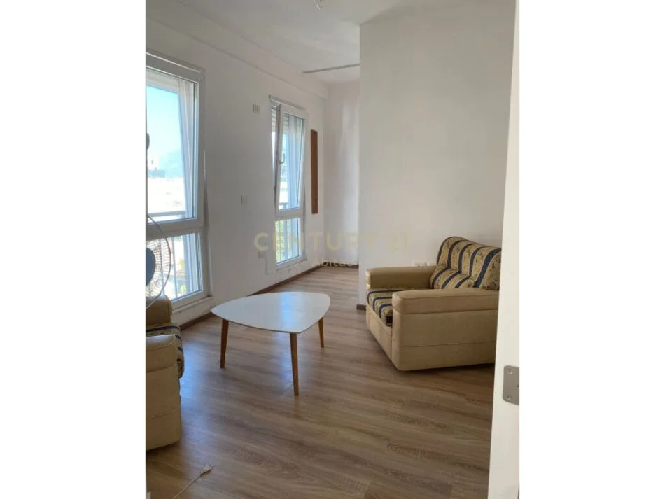Tirane, shitet apartament 2+1+Ballkon Kati 6, 92 m² 150.000 € (Rruga Ali Demi)