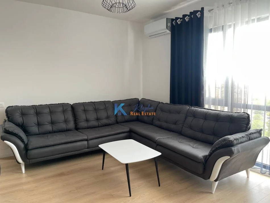 Tirane, jap me qera apartament 1+1 Kati 10, 60 m² 550 € (Kompleksi Arlis, Farmacia 10)