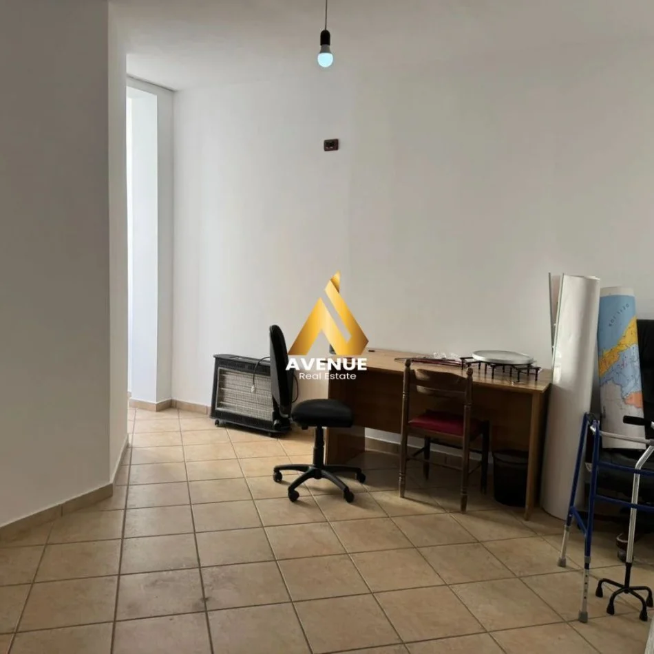 Tirane, jepet me qera apartament 2+1+Ballkon Kati 2, 90 m² 500 € (21 dhjetori)