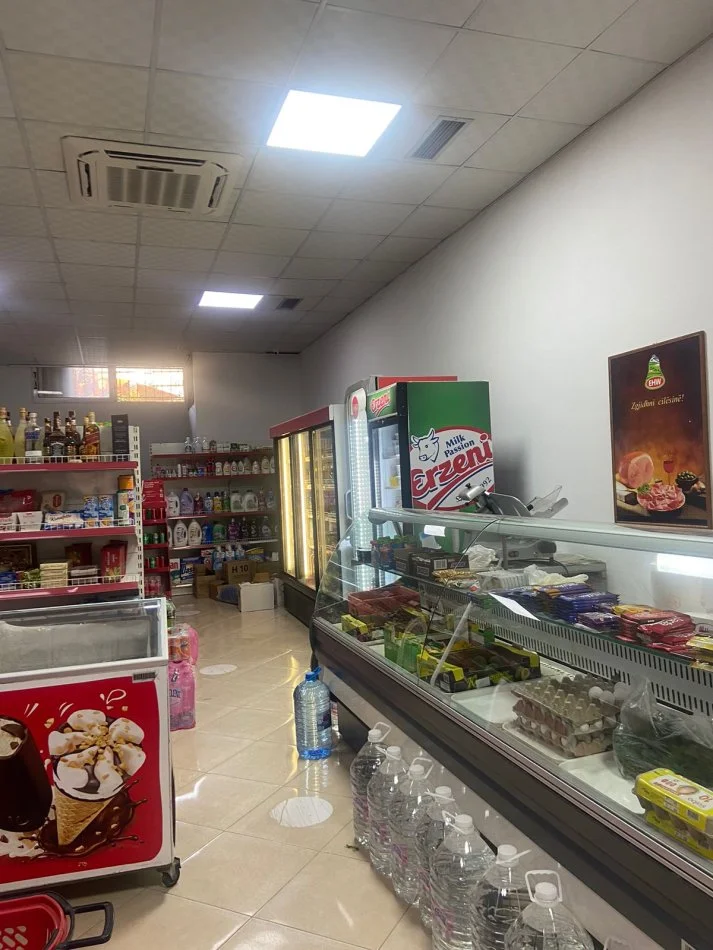 Vlore, jepet me qera dyqan Kati 0, 250 m² 500 € (te lokal Hannover, Lungomare , Vlore) RV46455