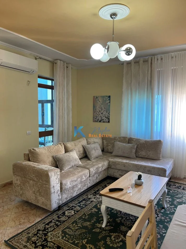 Tirane, jap me qera apartament 2+1+Ballkon Kati 9, 94 m² (Stacioni i Trenit)