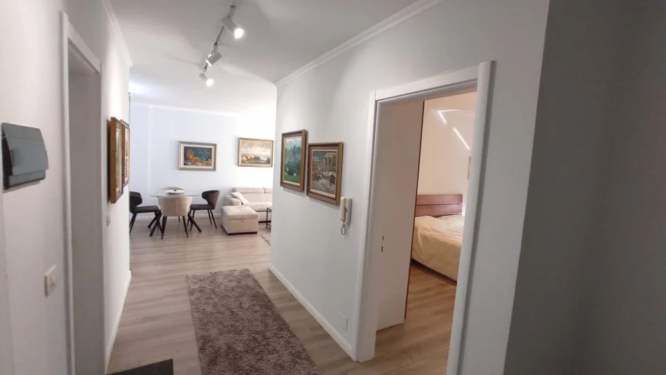 Tirane, jepet me qera apartament 1+1+Ballkon Kati 6, 80 m² 750 € (Rruga e Elbasanit)