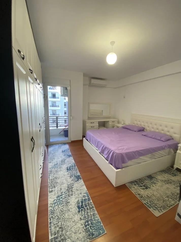 Tirane, jepet me qera apartament 1+1+Ballkon Kati 4, 80 m² 500 € (21 Dhjetori, Kompleksi Star)