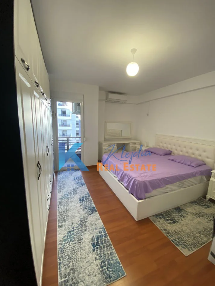 Tirane, jap me qera apartament 1+1+Ballkon Kati 4, 80 m² 500 € (Ish Parku i Autobuzave)
