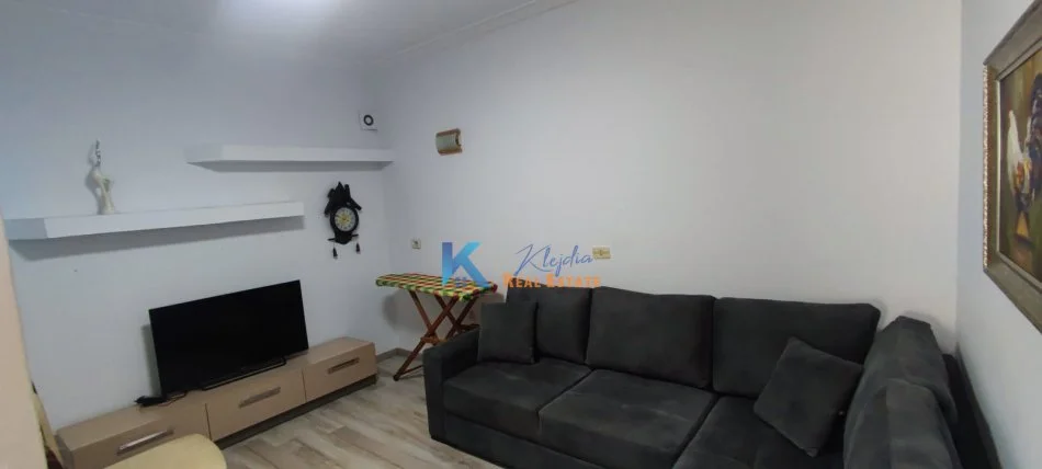 Tirane, jap me qera apartament 1+1+Ballkon Kati 9, 80 m² 550 € (Komuna e Parisit)