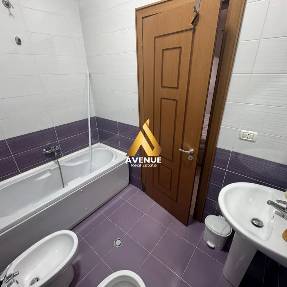 Tirane, jepet me qera apartament 2+1+Ballkon Kati 6, 120 m² 800 € (KOPSHTI BOTANIK)